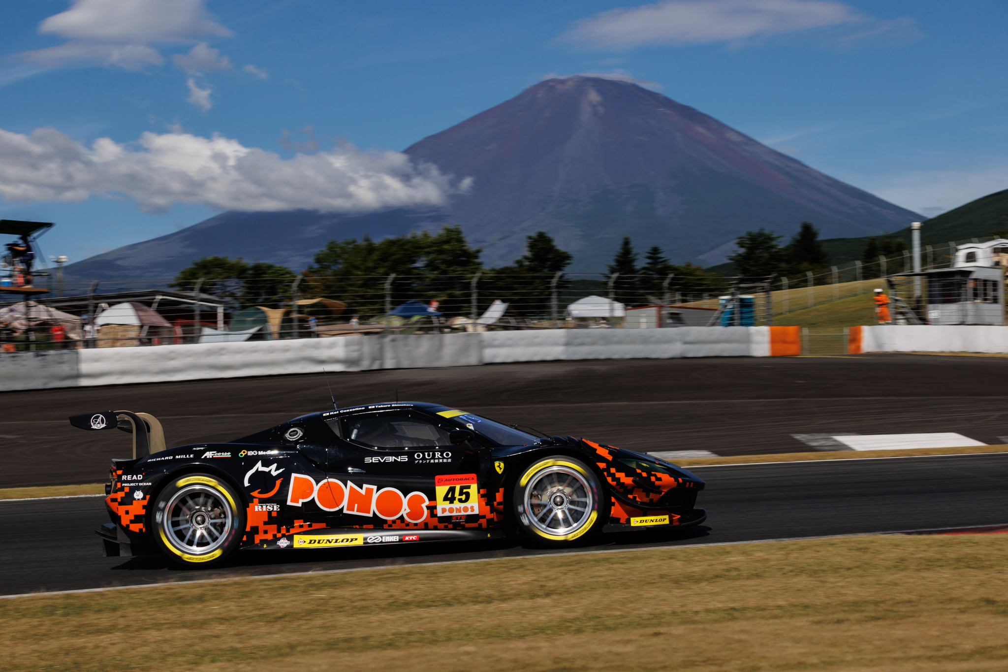 GT初のスプリントレース 、苦しみながらポイント獲得